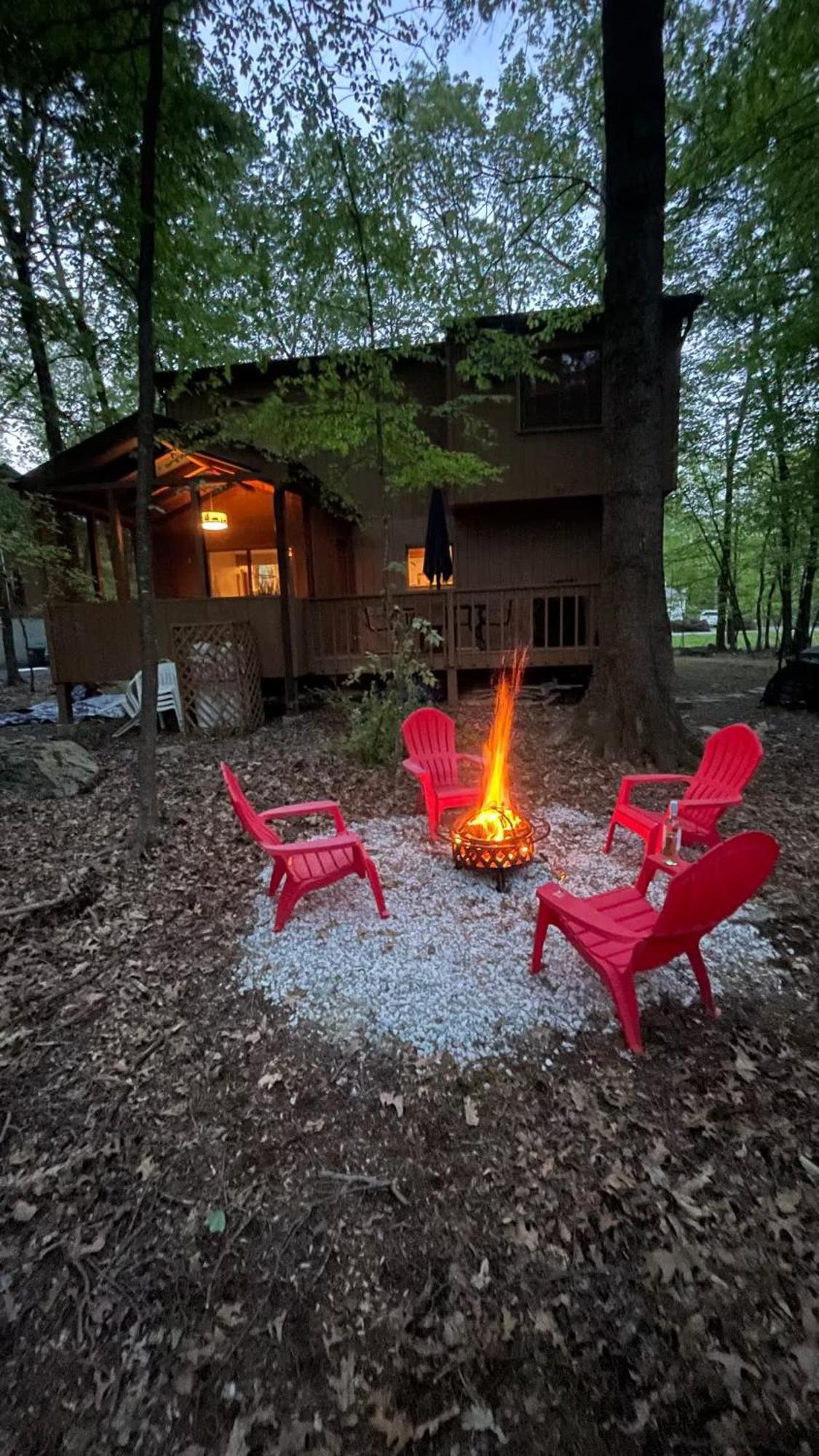 Cozy Cabin At Poconos With Hot Tub And Fire Pit 东斯特劳兹堡 外观 照片