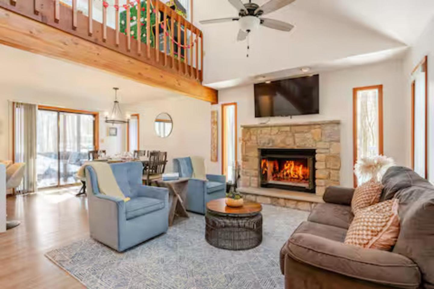 Cozy Cabin At Poconos With Hot Tub And Fire Pit 东斯特劳兹堡 外观 照片